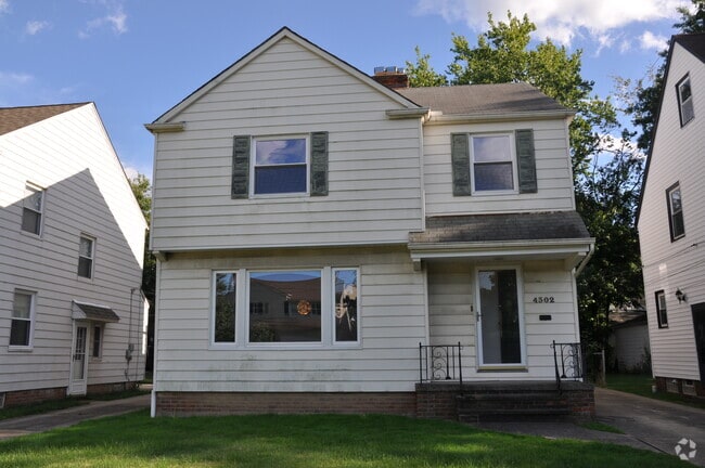 Building Photo - 4302 Silsby Rd Rental
