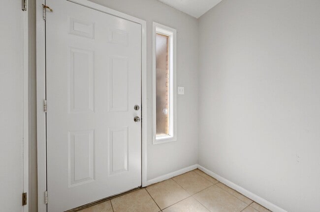 Photo - 152 Scottwood Dr SE