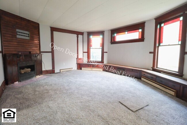 Photo - 109 S State St Unit 3