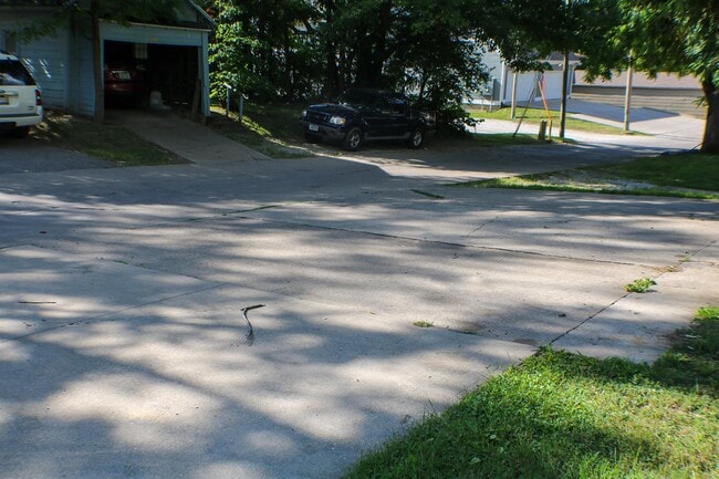 Photo - 403 S Lucas St