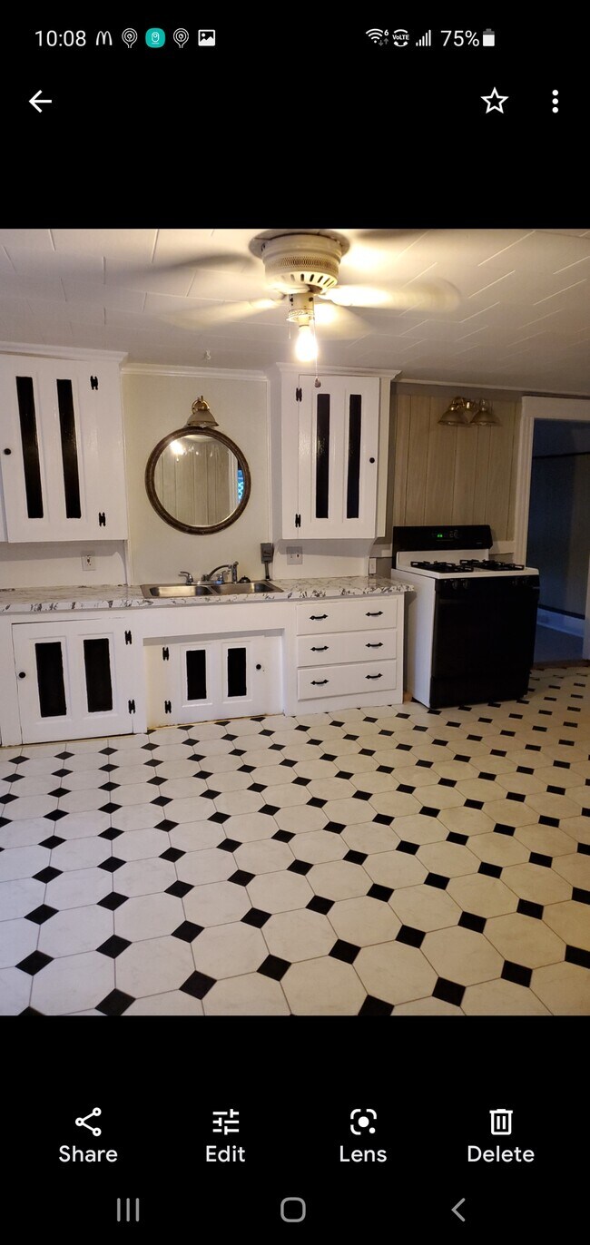 Kitchen - 17 Westminster Ave Unit 2nd. Floor