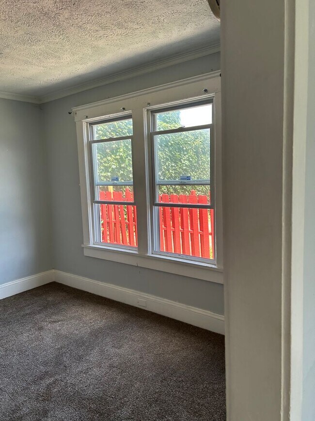Photo - 9505 Sladden Ave