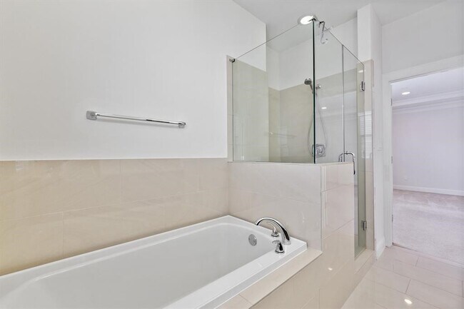 Photo - 1525 Johnson St