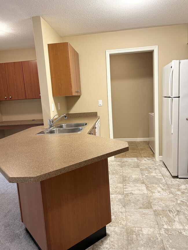 Building Photo - 7536-7536 Topaz Dr