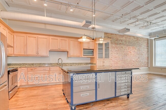 Photo - 1106 Broad St