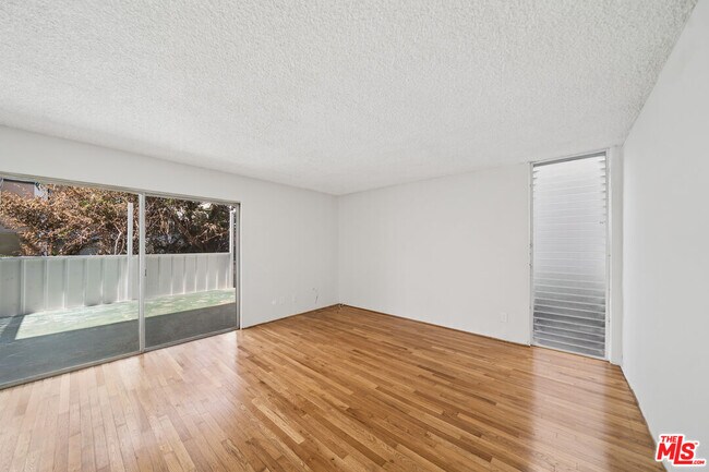 Photo - 7545 Hampton Ave Unidad 108