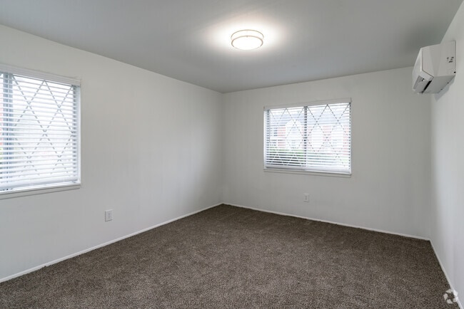 1BR, 1BA - 665SF - Carriage Park Apartments - Dearborn Heights, MI