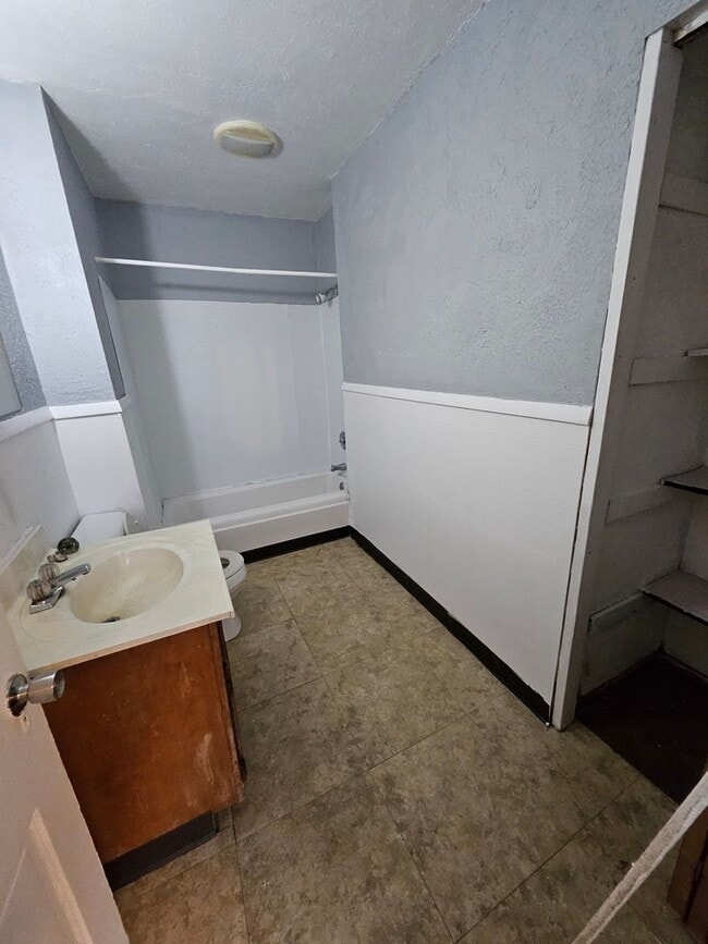 Photo - 1014 E 5th St Unit 1014 E 5th St #2