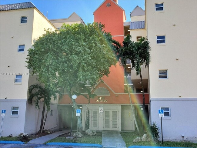 Building Photo - 8255 Lake Dr Unit 402 Rental