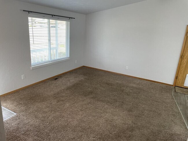 Photo - 2010 Del Rio Ave SE