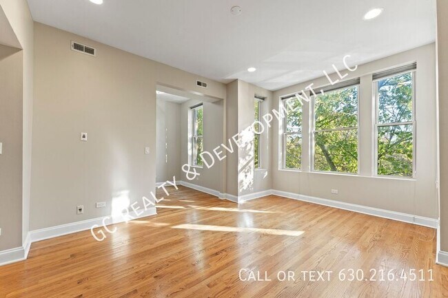 Photo - 1924 N Honore St Unidad 3F