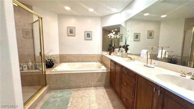 Photo - 2738 Tiburon Blvd E Unidad B405