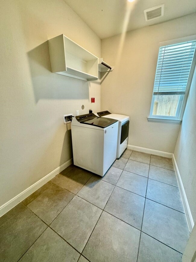 Photo - 4407 Pale Fox Ln