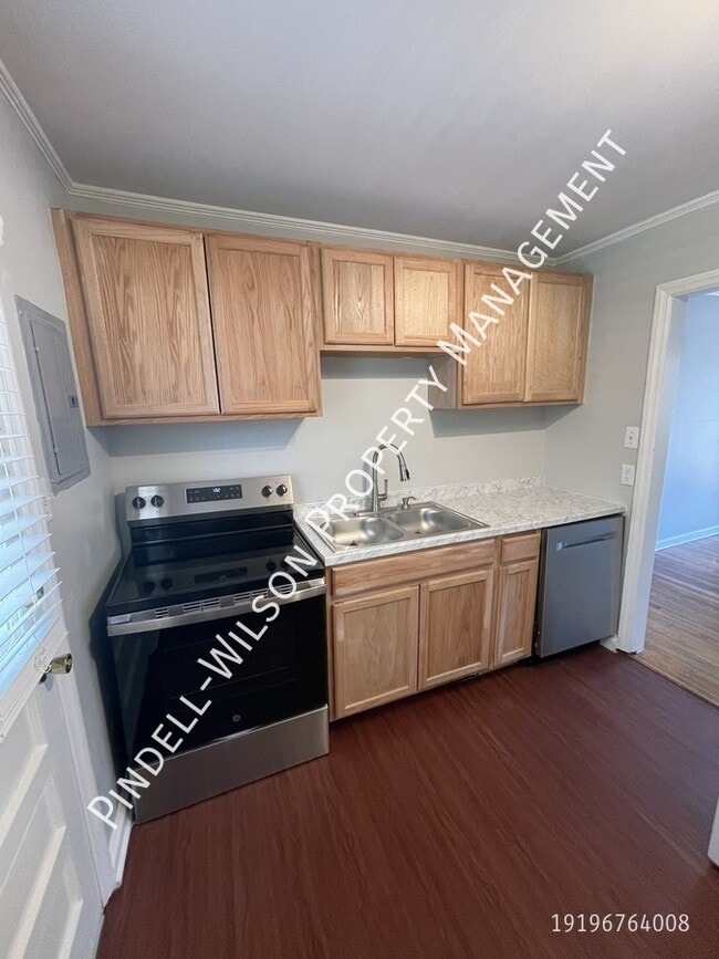 Photo - 2221 Bernard St