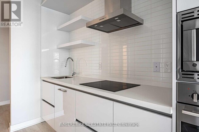 Photo - 2221 Yonge St Unit 2710