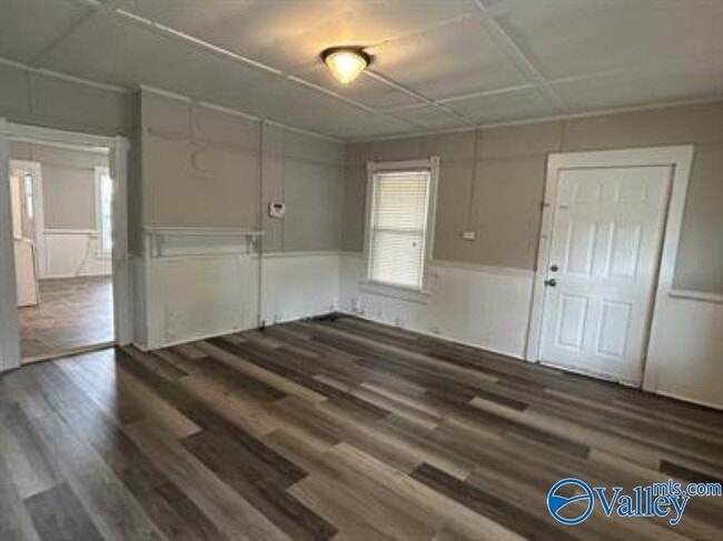 Photo - 3415 Alpine St SW