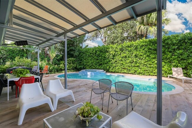 Photo - 79 Shore Dr W