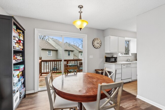 Photo - 8927 Hauser St