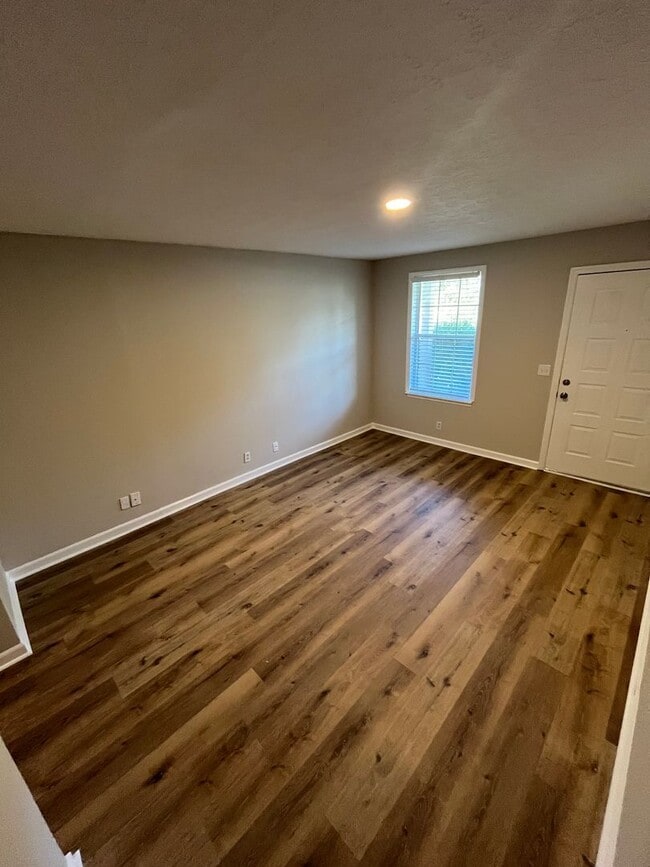 Photo - 680 Mercer Dr