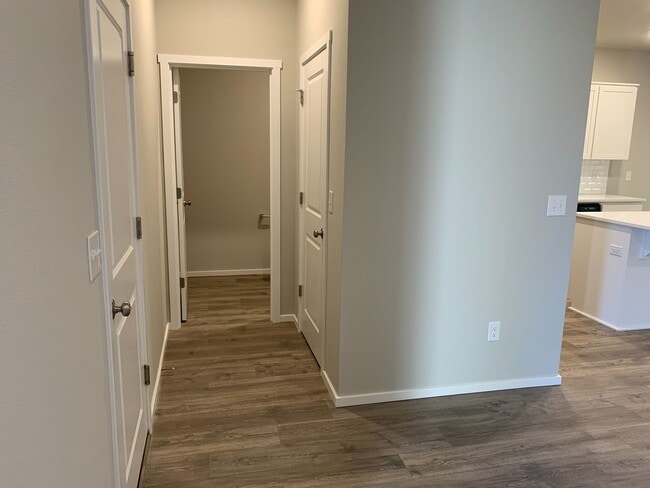 Photo - Gorgeous  4 Bed 2.5 Bath Home in Camas! Union School District! Laminate Floors Throughout Main! S...