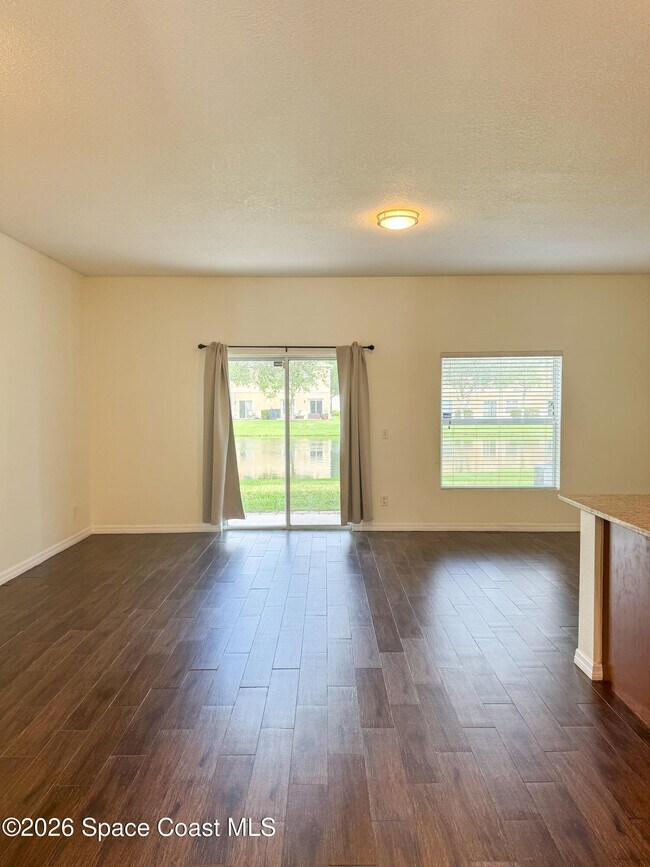 Photo - 2500 Revolution St