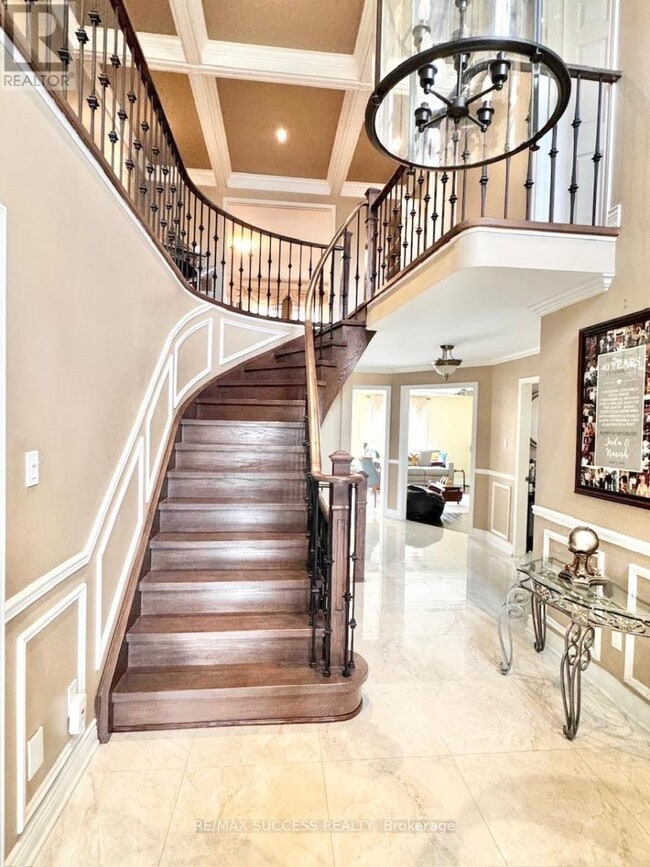 Photo - 5715 Riverdale Crescent