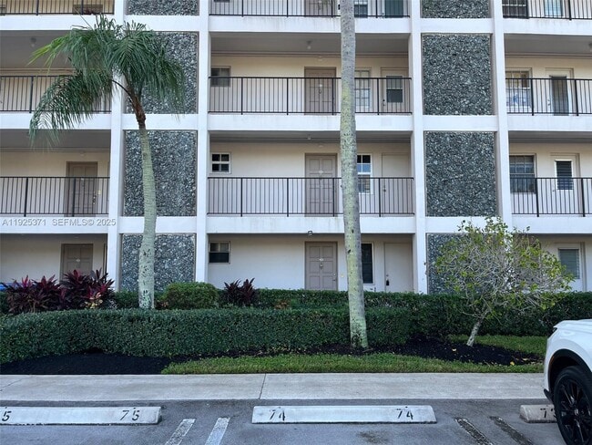 Photo - 3100 N Palm Aire Dr Unit 104