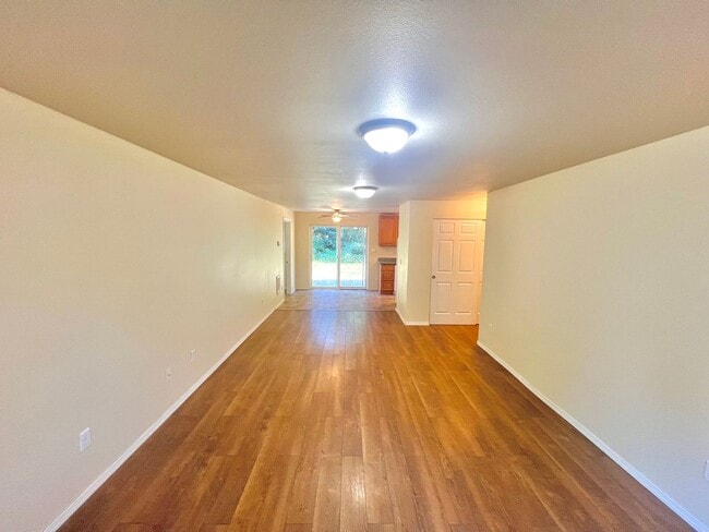 833 Steele St NE Unit B
