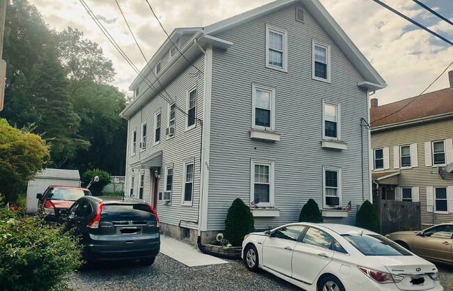 Building Photo - 858 Lower River Rd Unit #2