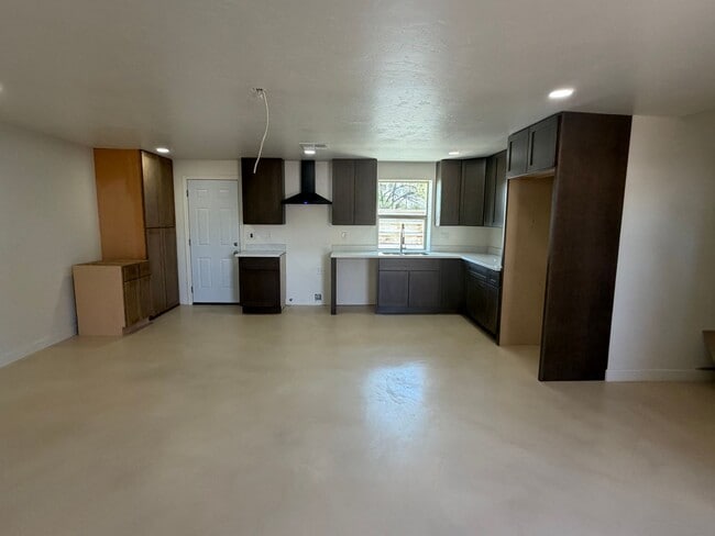 Photo - 3 Bedroom 2 Bath by Reid Park !