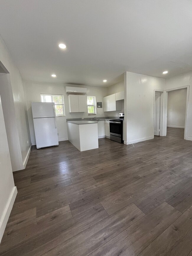 Building Photo - 2055 NE 140th St Rental