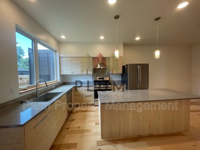 Photo - 1855 S 3rd St W