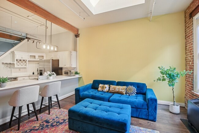 Photo - 308 W 8th St Unidad 509