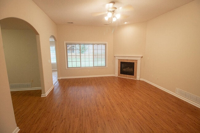 Photo - 7002 Madison Creek Dr