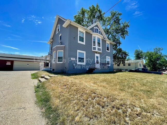 Building Photo - 3580 Marine St SW Unit 1