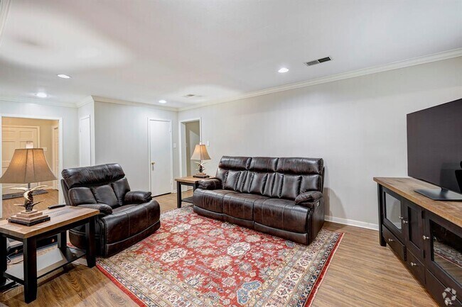 Building Photo - 6015 Valley Forge Dr Rental