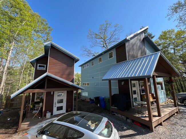 82 Wood Ave