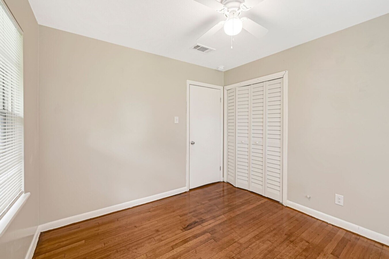 Photo - 4319 Howcher St