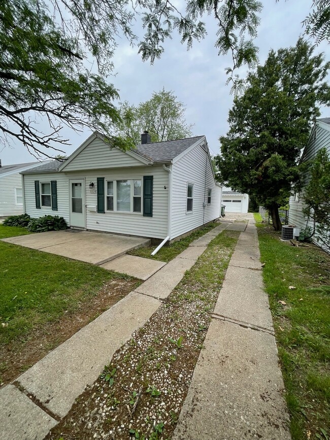 Photo - 1124 Hugo St House