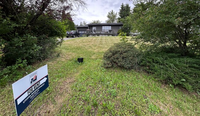 Building Photo - 3 Bed, 1 Bath Home in Ferndale with Garage