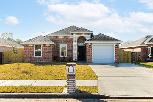 Photo - 2004 Ginger Ave