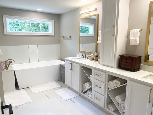 Photo - 160 Fernhill Ave