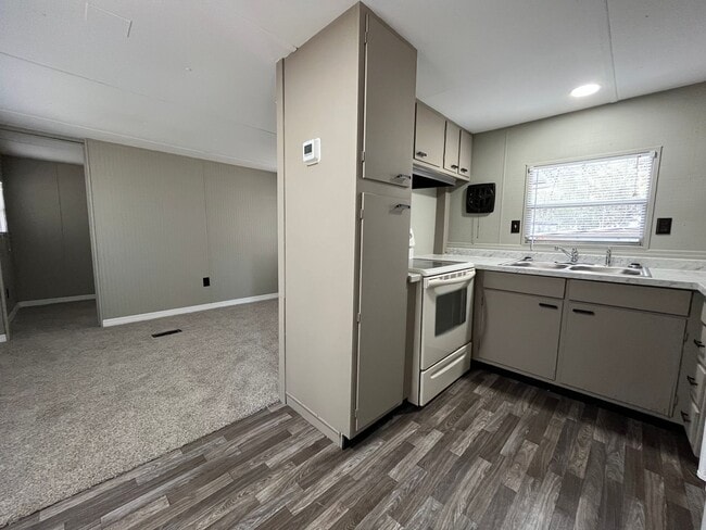 Photo - 2/1 Super Cute Newly Remodeled