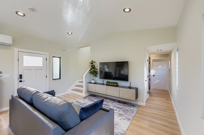 Photo - 1654 York Dr