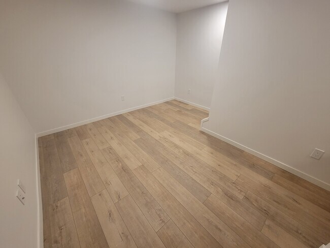 Photo - 2023-2210 210 St NW