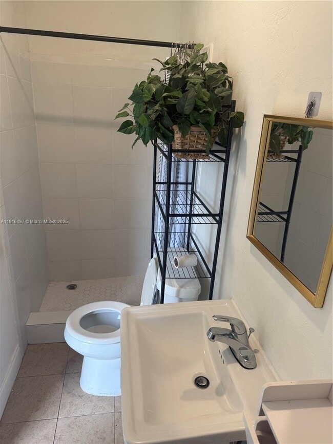 Photo - 2870 NW 19th St