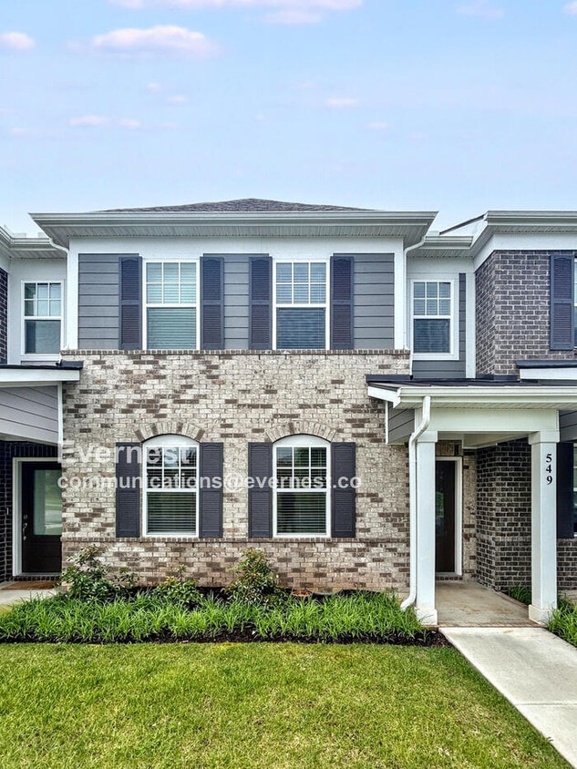Beautiful 3BR Townhome with Spacious Layou... - Beautiful 3BR Townhome with Spacious Layou...