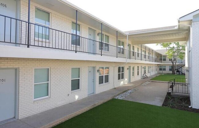 Photo - 3215 Crestview Dr Unidad c1