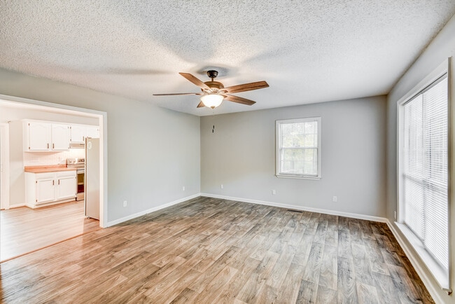 Photo - 25 Moss Rock Cir