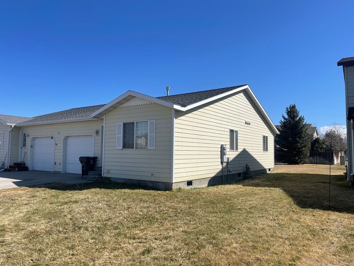 2 Bedrooms, 2 Bath, 1 garage - 2 Bedrooms, 2 Bath, 1 garage